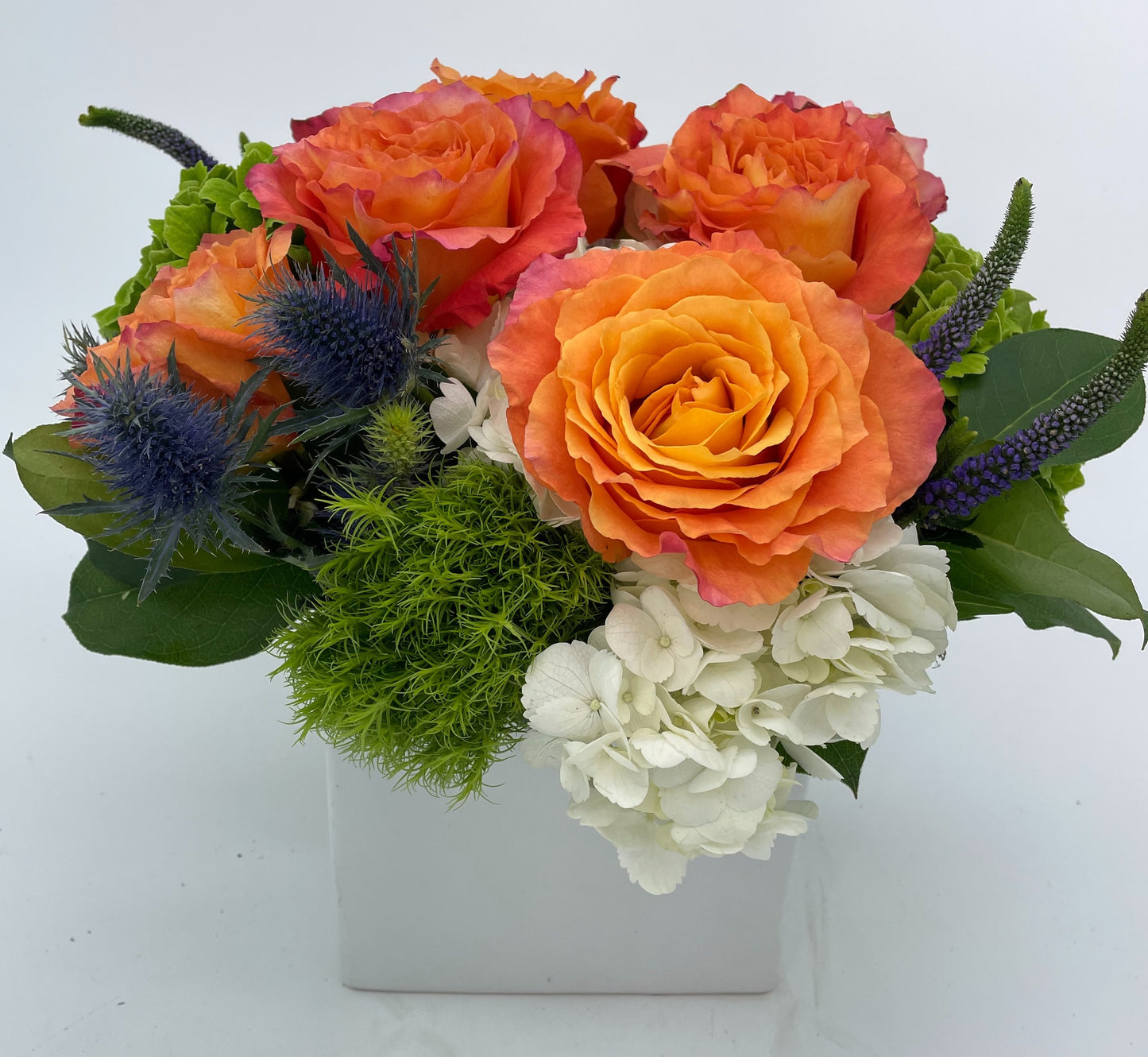 Simple placement of three different floral varieties in a triangle. Perfect for events, corporate events, conferences, parties, weddings, large-scale events, destination management gatherings.